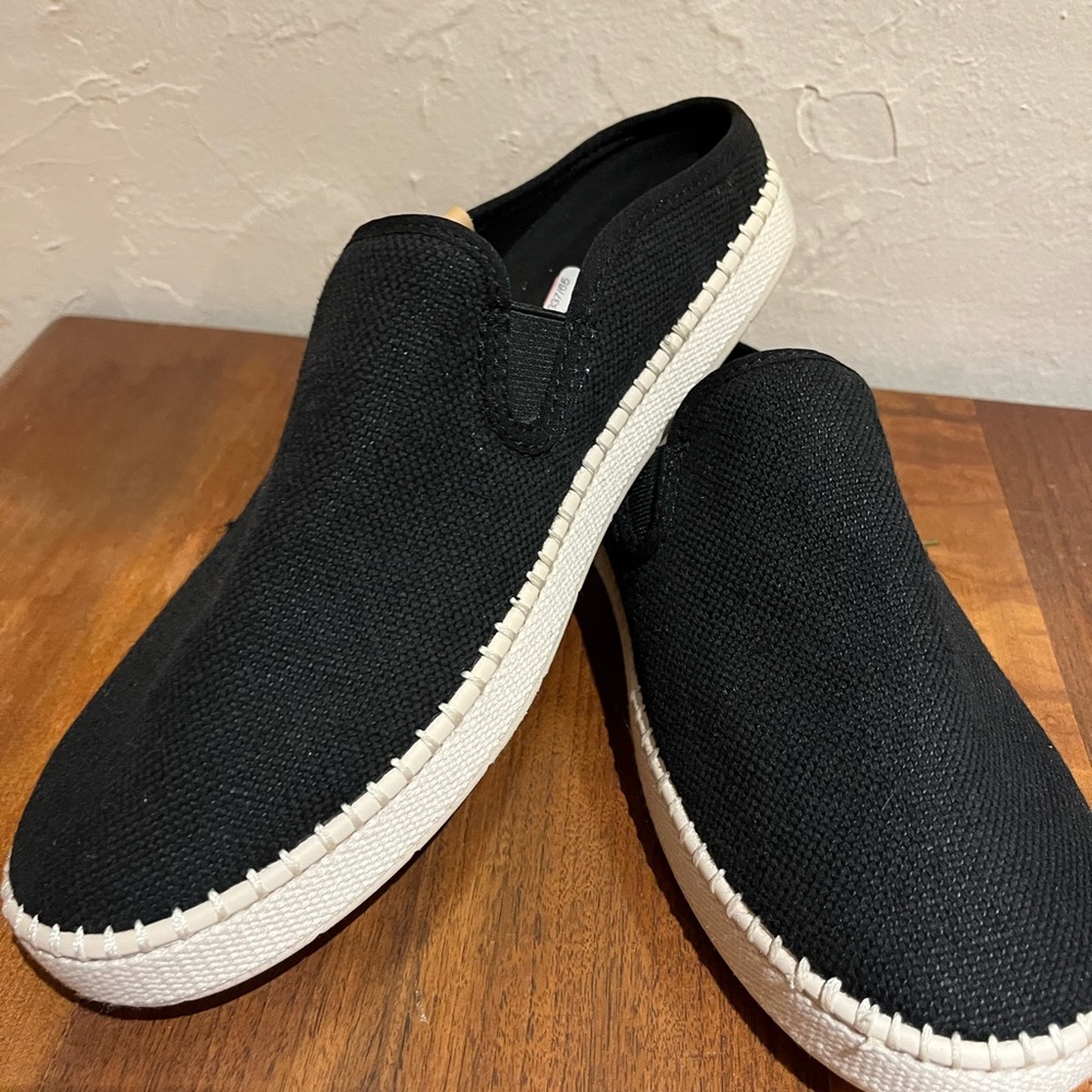 UGG BNWT DELU SLIDES CANVAS SIZE 9 style 1125093